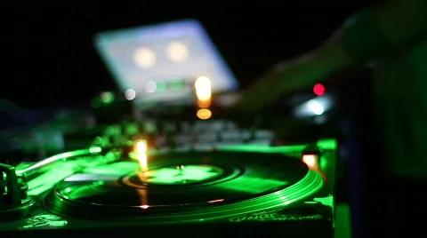 DJ spinning records 1 Video stock 742018