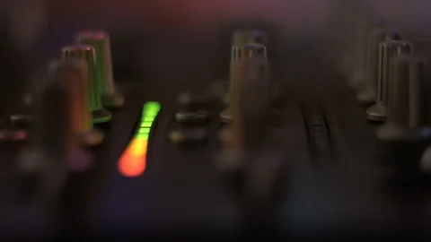 DJ turntable Closeup of knobs and led volume level- dolly 스톡 동영상 72081550