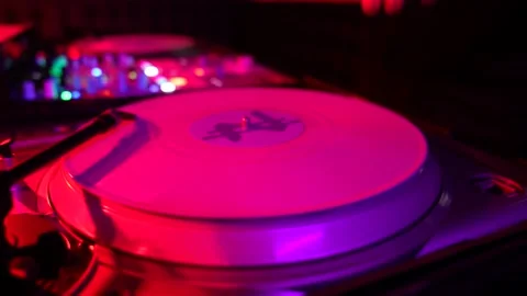 Dj with Turntables 库存影片 212002886