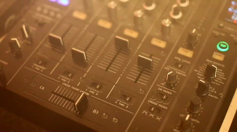 Dj on turntables - Version 1 스톡 동영상 301029