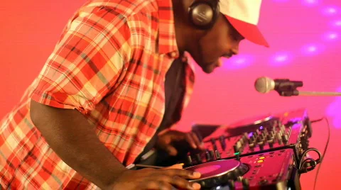 Dj on turntables - Version 3 스톡 동영상 300982