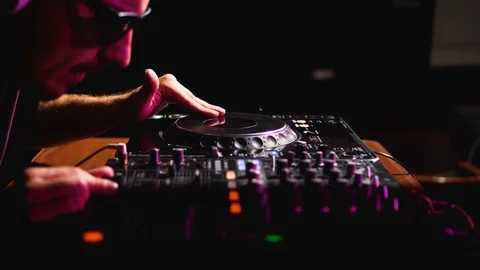DJ works at a party, dance Vídeo Stock 112004265