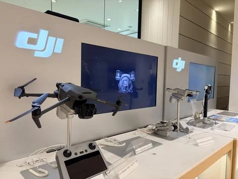 DJI Mavic 3 Pro drone on high-tech retail display with illuminated logo and.. Stock Photos