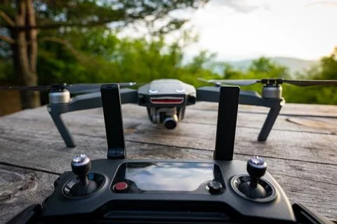 DJI Mavic Pro controller with the drone in the background Foto stock