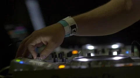 DJs Hand Turning Knobs On DJ Deck 動画素材 141414732