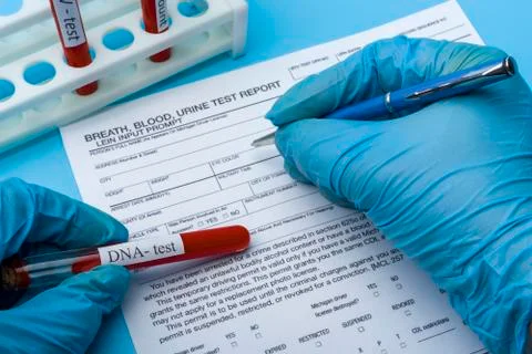 DNA molecule forming inside the vial in for blood analysis.3D rendering, conc Foto stock
