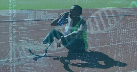 DNA strand and binary coding image over athlete resting on track Foto stock