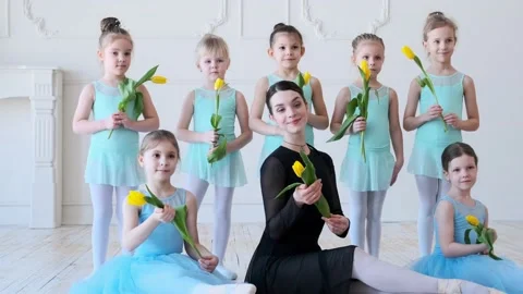 DNIPRO, UKRAINE - JUNE 17, 2017: Unidentified Children, ages 9-12 years old Stock-Footage 183374481