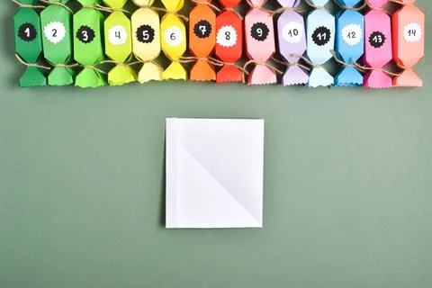 DO IT YOURSELF. Advent calendars made of colored paper in the shape of sweets Foto stock