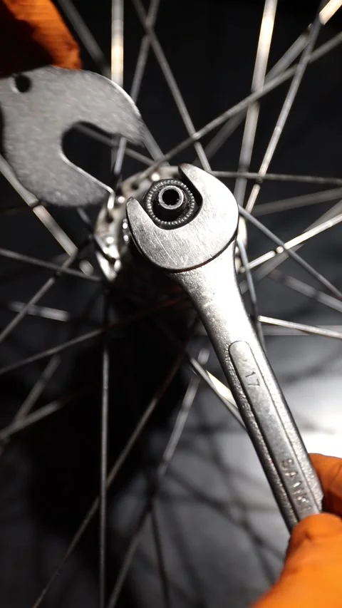 Do-it-yourself mountain bike repair at home. Stock Footage 334718113
