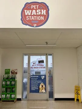 The Do it yourself pet washing station at a Tractor Supply store Stock Photos
