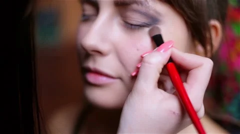 Do make-up in a beauty salon Stock Footage 40062783
