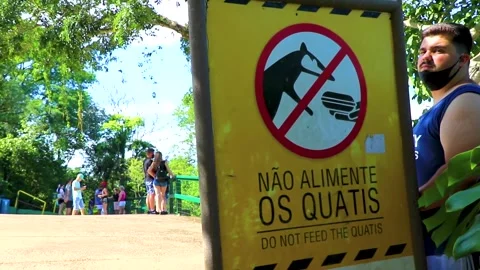 Do Not Feed Coatis Warning Sign at Iguazu Falls Brazil Wildlife Protection .. Stockbeeldmateriaal 334700352