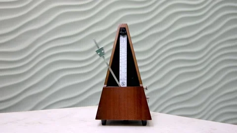 Do not wait, stay home Quarantine Covid-19 quote and clock with arrow running. Video stock 144557115