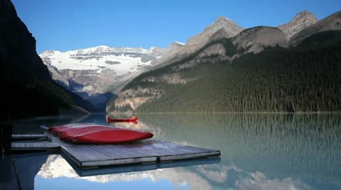 Dock and canoes 스톡 동영상 1058496