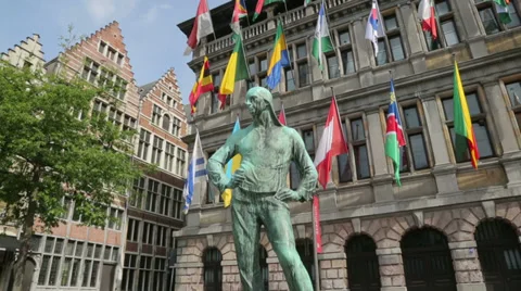 Dock labourer statue and flags, antwerp city hall, belgium 库存影片 37867038