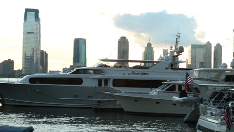 DOCKED BOAT ON THE HUDSON Video stock 191004869