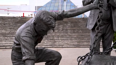 The Dockers Statue Les Johnson Worker Figure Close Up Stock Footage 339032875