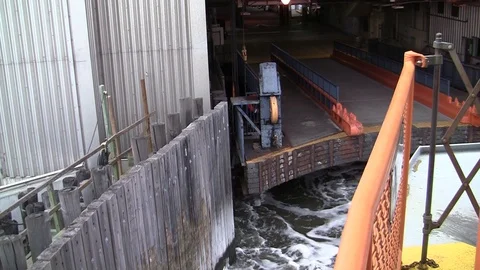 Docking the Staten Island Ferry HD Видео 95200558