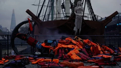 Docks on the river Thames Stockbeeldmateriaal 72860669