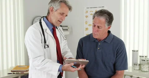 Doctor and patient talking in the office 스톡 동영상 44802452