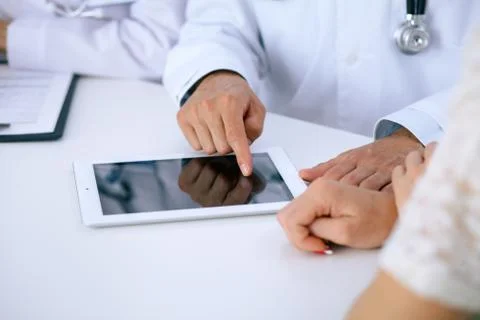 Doctor and  patient talking while sitting at the desk in office. Physicia Foto stock