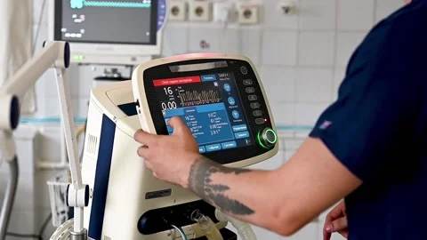Doctor changes data on the monitor's screen in intensive care unit Stock Footage 139092474