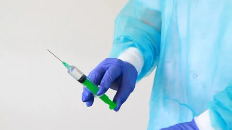 Doctor checks injection 스톡 동영상 22542836