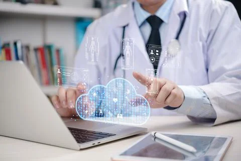 Doctor cloud computing technology for medical data management. Healthcare w.. Stock-Fotos