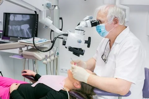 Doctor dentist using dental microscope in modern dental office Foto stock