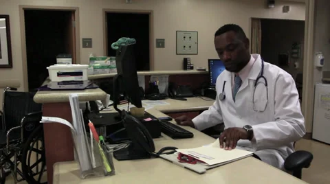 Doctor at desk Video stock 32885206