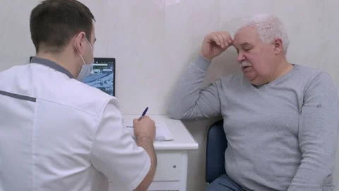 Doctor during patient visit talking about upcoming treatment, test results Video stock 200729540