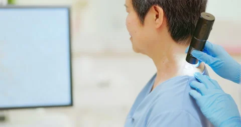 Doctor exam mole with microscope Vidéo 244367606