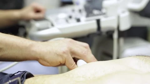 Doctor Examines Internal Organs Using Ultrasound Vidéo 62762788