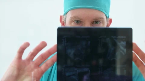Doctor examining an X-Ray Video stock 87096357