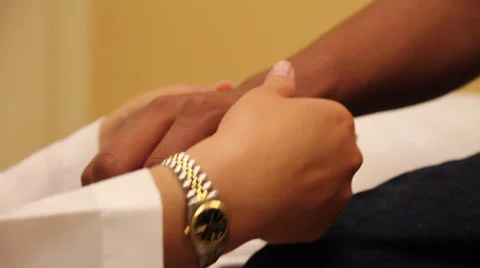 Doctor hand checking from broken bones Vídeo Stock 55878945