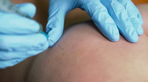 The doctor injects Видео 57653754