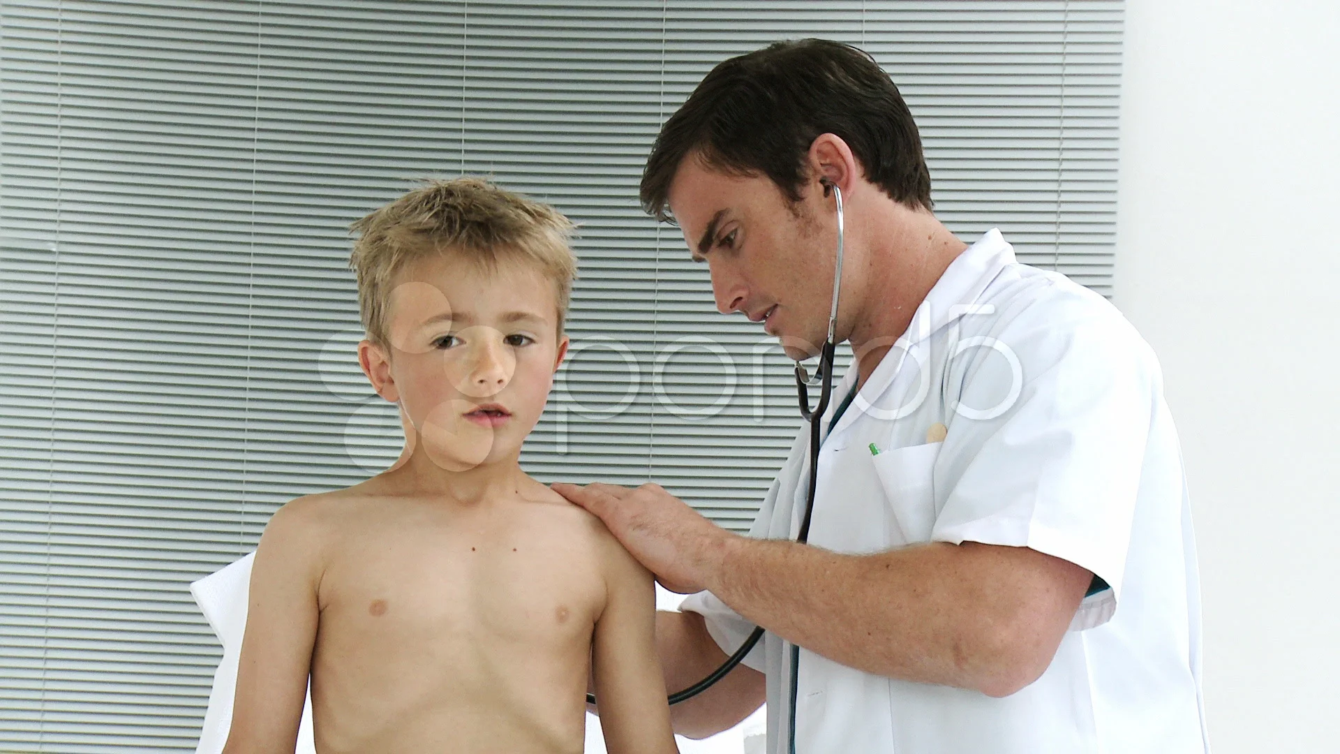 врач смотрит член у мальчика фото 82