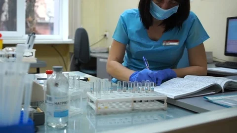 Doctor make notes about blood analysis test results in medic journal in hospital Vídeo Stock 124811791
