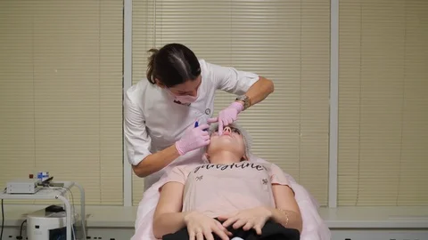 The doctor makes injections Video stock 105225721