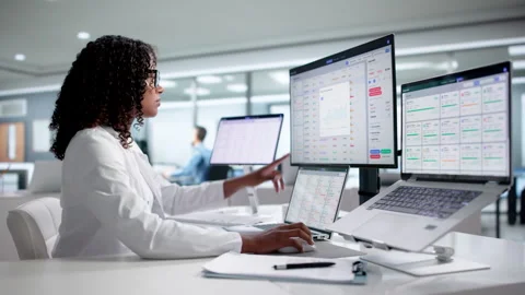 Doctor Managing Patient Appointments Using Healthcare Software On Laptop Vídeo Stock 341010550