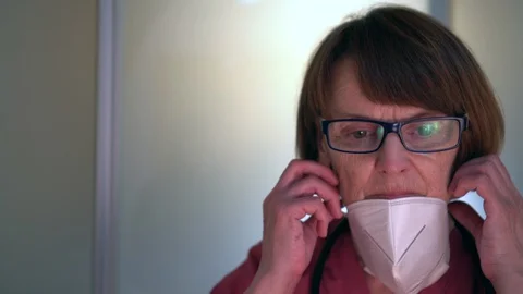 Doctor in mask Stock Footage 127792084