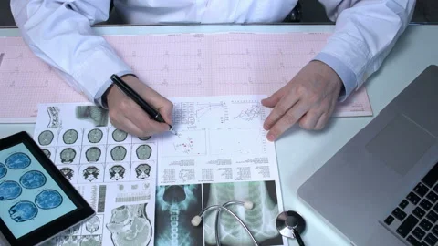 Doctor in office 動画素材 210146646