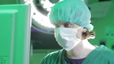 Doctor operating anaesthesia machine Stock Footage 41532312