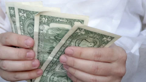 Doctor or nurse is counting some dollar bills Vídeo Stock 172567592