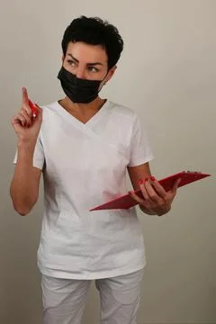 The doctor with the paperwork, emphatically gesturing with his finger Foto stock