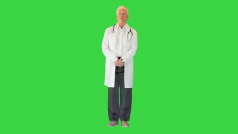 Doctor physician standing and explaining something on a Green Screen, Chroma Key 스톡 동영상 148570725