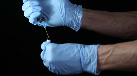 The doctor prepares an injection Видео 57654582