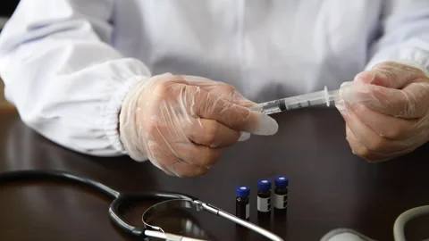 Doctor preparing an injection. Stock Footage 318513050