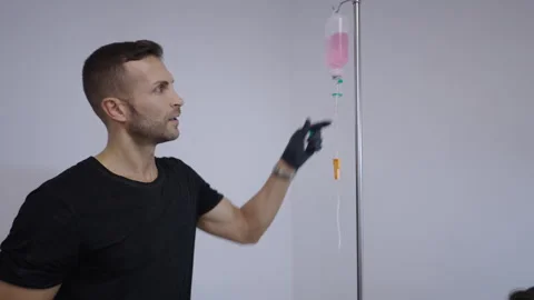 Doctor preparing the IV fluid in a serotherapy session Stock Footage 255386465